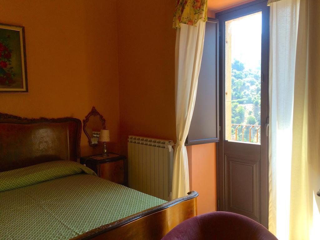 Palazzo Cutrufelli Appartement Graniti Kamer foto