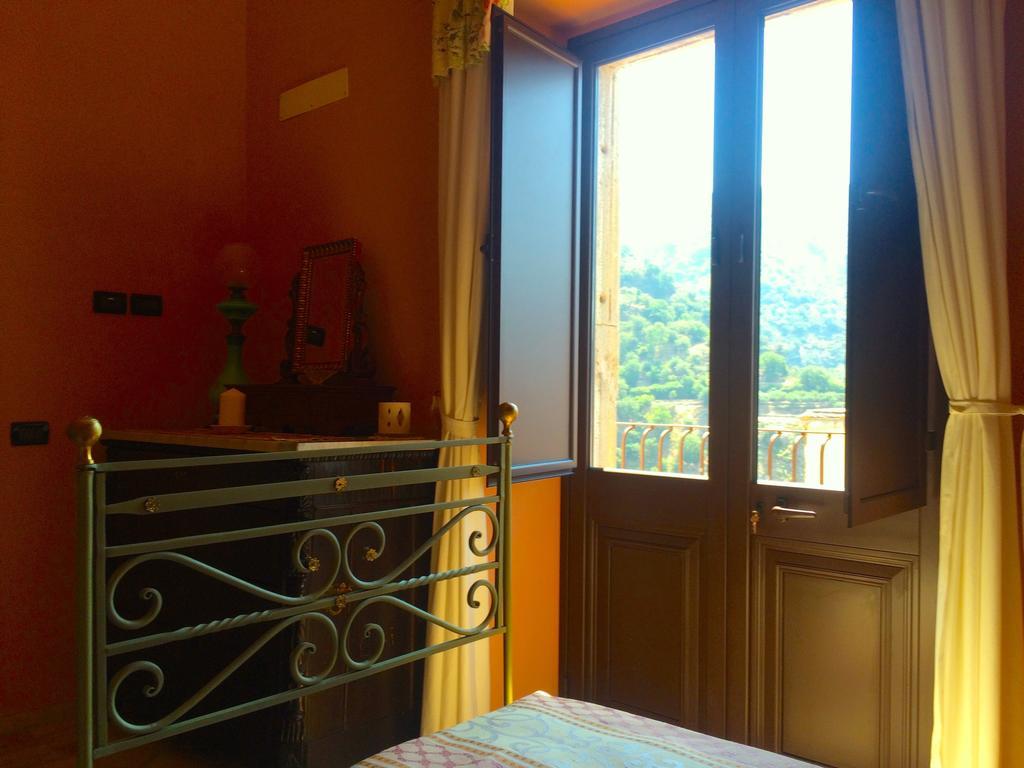 Palazzo Cutrufelli Appartement Graniti Kamer foto
